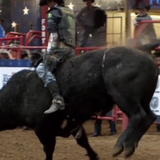 JB Mauney Highlights in Bull Riding Competitions