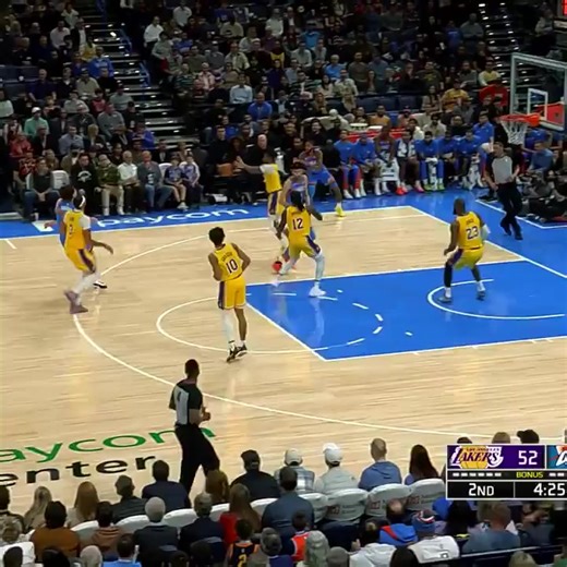 Tremendo donqueo de LeBron James. Los Lakers pierden por 16 puntos ante los Thunder. | El Vacilon de la NBA