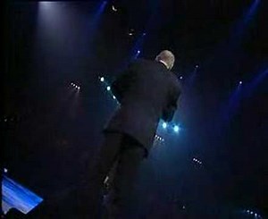 Anthony Warlow sings "Phantom"