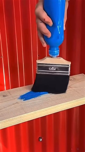 Turquoise67.fr on Instagram: "Comment transformer un pinceau classique en pinceau à peinture automatique ?#PinceauAutomatique #BricolageFacile #PeintureMaison #OutilMalin #peinture astuce France 🥨🇫🇷"