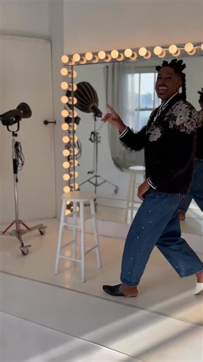 If your teen dreams of Broadway… you’ve probably asked yourself: “Do they really have what it takes?” “Are we doing enough?” “Am I helping or holding them back?” You’re not alone. Every year, I meet hundreds of loving, supportive parents who would do anything for their teen’s success but they’re lost on how to support their teen going after an industry they know nothing about. Here’s the truth: talent alone isn’t enough. Top Musical Theatre programs now accept fewer than 5 percent of applicants.