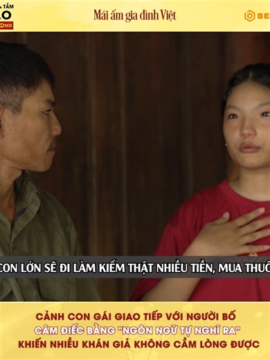 Cảnh con gái giao tiếp với người bố câm điếc bằng