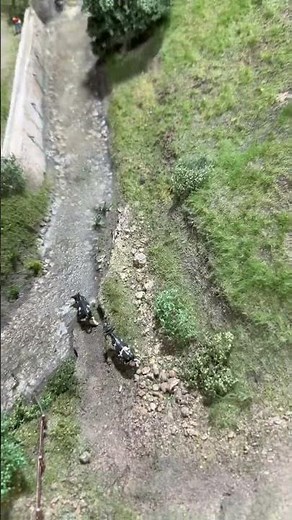 Detaillierte Modelllandschaft mit naturgetreuem Gelände, Gebäuden und Vegetation. #shorts