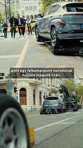 120K views · 138 reactions | Így készült.  Az új KONA reklámfilm születése többek között egy majdnem 90 fős stáb csapat munkájának köszönhető. Igazi kihívást jelentő feladatot tűztek ki maguk elé: egy életnagyságú KONA-t úgy kellett vászonra vinniük, akár egy kisfiú játszana otthon a játékautójával. Less be a kulisszák mögé, hogyan zajlott az ötlet kivitelezése...  | Hyundai Hungary | Facebook