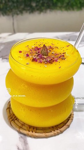 Refreshing Mango Mocktail Recipe with Foster Clark's | SizzleSizzle