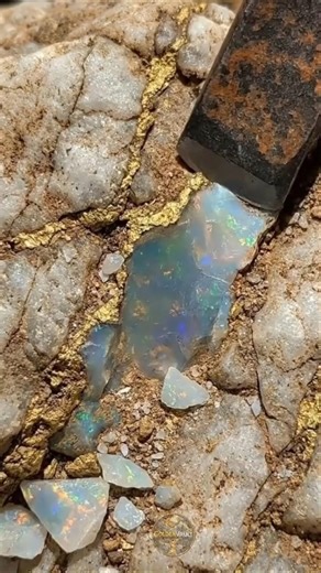 Hidden Gold Inside Stone! Real Gold Vein Discovery #satisfying #experiment