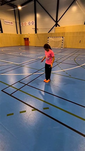 R_AKADEMIET on Instagram: "Mange fordeler med å ha hoppetau som aktivitet inn mot håndballen. Kondisjon-Utholdenhet-Fotarbeid- Hurtighet-Koordinasjon - Rytme - Eksplosivitet - Spenst - Mental utholdenhet - Fokus og sikkert mer. Anbefales til alle spillere uansett alder og nivå👍💯💢💥💫🤾‍♂️🤾🤾‍♂️🤾🤾‍♂️🤾"