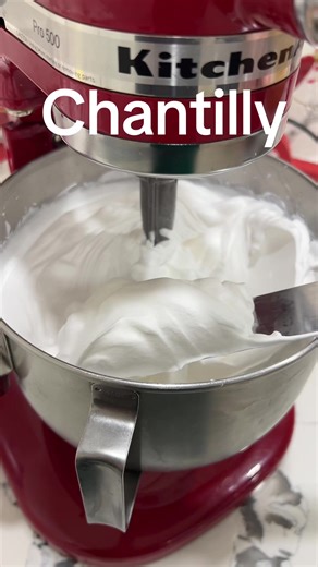 #fyp #cakedecorating #cake #chantilly