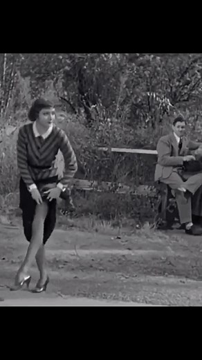 Vintage Icons | Claudette Colbert and Clark Gable It Happened in One Night (1934) #claudettecolbert #vintageic0ns_ #actress #oldhollywood #vintage... | Instagram