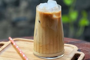 11 Resep minuman kafe kekinian yang mudah dibuat di rumah, segar dan nggak bikin boros jajan terus