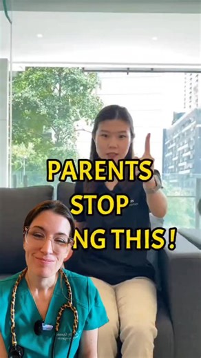 Julieta Quesada, médecin urgentiste on Instagram: "🙋La pronation douloureuse : un classique chez les tout-petits… mais qui fait très peur aux parents. Chez l’enfant de 1 à 5 ans, un simple mouvement de traction peut suffire : on tire la main pour éviter une chute, on soulève par le poignet, on joue à tourner… et hop, le coude se “déboîte” partiellement. Les signes typiques : • Douleur vive mais sans déformation • L’enfant garde le bras collé au corps, coude fléchi • Pas d’œdème, pas de bleu, ma