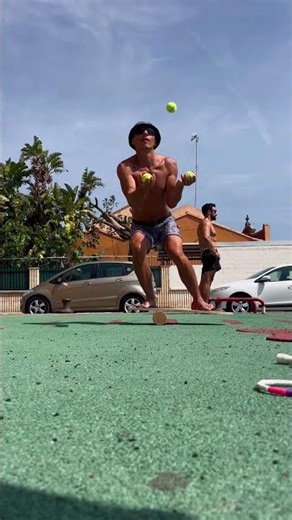 Balance board vs juggling #outdoortraining