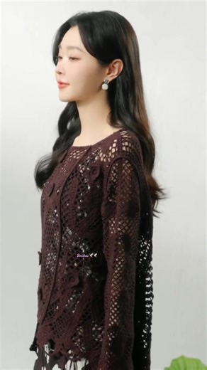 Song Yi: The Rising Star of Chinese Entertainment