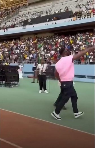 Slap Dee performed Nalitupa whist Y Celeb was there😅🔥