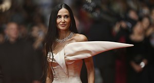 Demi Moore zeigt sich nackig in „The Substance“ – eine „verletzliche Erfahrung“ - Musikexpress