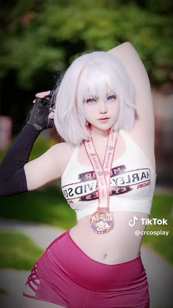 精彩女性角色扮演与动漫文化探讨