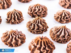 Keto Chocolate Buttercream Truffle Roses | KetoDiet Blog