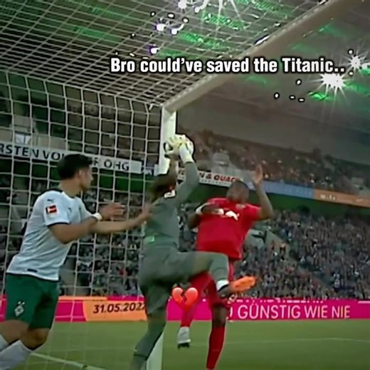Bro save the keeper😆 #football #futbol #funny