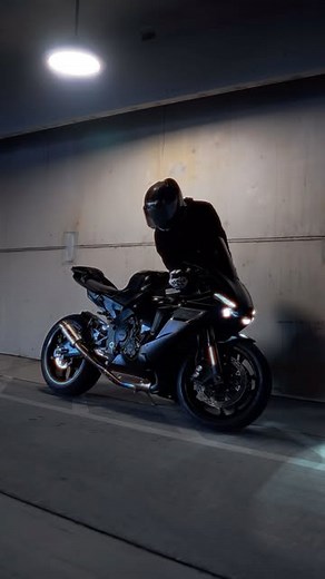 Alex on Instagram: "Unbeatable vibes with @chronos.r1 - 🎥 @astesmedia - Gear: Sony FX3 Sigma 24-70mm F2.8 DJI RS2 Pro Tilta Hydra Alien Car mount - #YamahaR1 #BlackedOutR1 #YamahaLife #Superbike #R1Lovers #MotoLife #RideOrDie #MotorcyclePorn #Sportbike #YamahaPower #BikeLife #MotoCulture #RidersOfInstagram #MotorcycleMadness #YamahaGang #RideFast #LiveFast #BikePorn #MotoVibes"