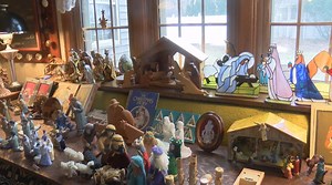 Women collects and displays over 900 nativity scenes in home