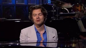 'Saturday Night Live': Harry Styles Shades Zayn Malik, Pokes Fun at His Own Love Life in Hosting Debut
