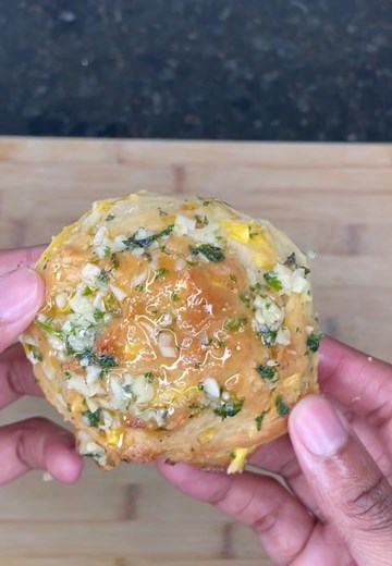 Delicious Vegan Cheddar Bay Biscuits Recipe