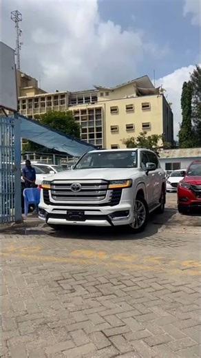 Toyota Land Cruiser LC300 ZX — Ultimate Off-Road King #LandCruiserLC300 #ToyotaReview #OffRoadBeast