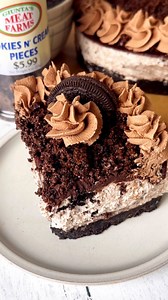 No Bake Oreo Ganache 🩷 Cheesecake, you’ve stolen a piece of my heart! Y’all this cheesecake is so good you will be drooling! It’s very easy to make. We love the ganache topping and I don’t know about you but I love chocolate crunchies and we found them @giuntasmeatfarms our fav! Full recipe below. Ingredients: Crust: * 3 sleeve oreo pack, 24-28 oreos, crushed * 6 tbsp butter, melted Cheesecake: * 3, 8 oz. cream cheese blocks, softened * 1/2 cup powder sugar * 1/4 cup granulated sugar * 1 1/4 cu