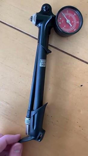 Rock shox shock pump