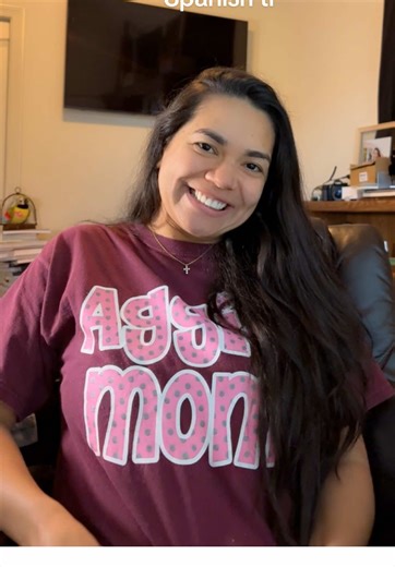 Replying to @Relic Learning book 🤯 #learnspanish #learnspanishfasthan #spanishphrases #spanishteacher #booktolearnspanish