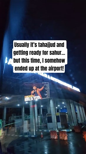 Ever had a random 2AM moment like this? #volleyballplayers #airportlife #randommoments