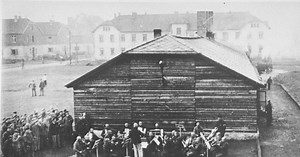 Sadisme et cadence : quel était le rôle de la musique à Auschwitz et dans les camps nazis ?