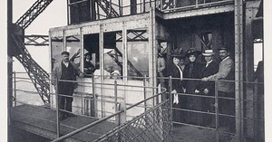 Comment étaient les ascenseurs aux débuts de la tour Eiffel ?