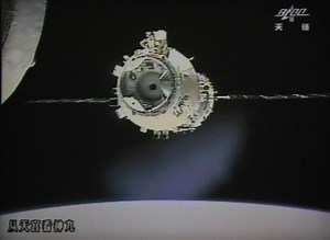 China makes second manual space docking