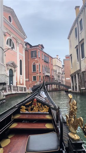 大学4年間出行った国🇰🇷🇮🇹🇺🇸🇬🇧🇧🇪🇫🇷🇹🇷ほんとにそれぞれの国素敵すぎて一生忘れられない思い出！！！！ 世界って広いな〜って海外旅行する度に感じるし、まだまだ行きたい国とか行きたい場所多すぎるからこれからも海外旅行行きまくる😤 来月から社会人本当に心配事多すぎるけど同い年の皆がんばろ！！！ #海外旅行#trip #旅行#春から社会人 #世界一周