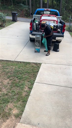 7 years strong 💪🏿.I appreciate every part of the journey. All the wonderful clients I have had the pleasure of meeting. Thank you for trusting us and giving us a chance to become your exterminator. If you have any pest control needs. Give us a call. "We put the Sledgehammer on pest"! | Sledge Pest Control