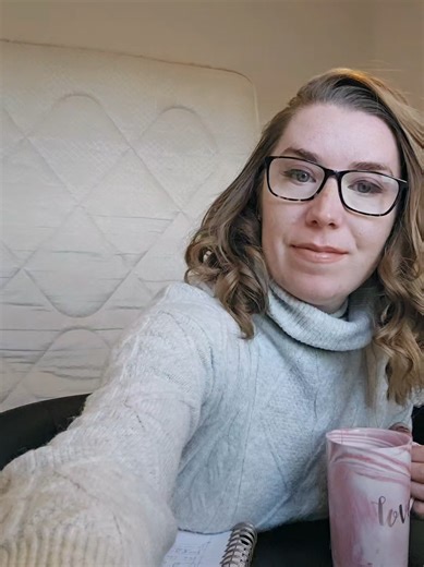 If I had to start again from zero, this is exactly what I’d do differently: I wouldn’t buy five different courses. I wouldn’t download every free guide under the sun. And I definitely wouldn’t rush to create or flog a product I didn’t even like. I’d do this instead: • Choose one course with multiple income options under one roof • Pick one income generating path only — something I could actually enjoy day in, day out • Go all in instead of half-trying five things • Learn how to speak to a real t