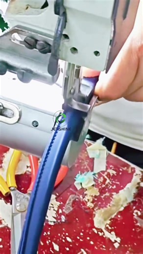 How to Sew Handbag Straps with a Sewing Machine