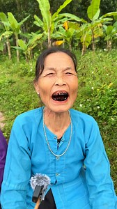 4.6K reactions · 62 shares | Các bé bà bắt trước tiếng con vật kêu siêu hài hước 藍 Buồn cười quá  #thaygiaovuitinh #vegiaphaivui | Về Già Phải Vui | Facebook