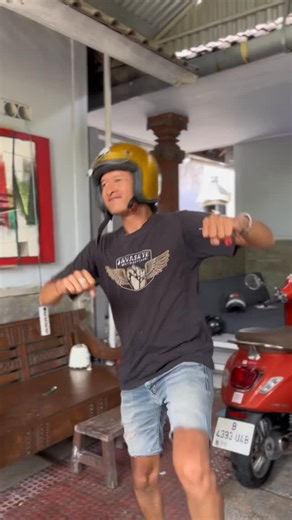 SEWA MOTOR MATIC BALI on Instagram: "menikmati akhir tahun motoran di bali 🛵☺️ mariofficial_rental siap temani liburan desember mu😉 Dengan Proses Booking yang mudah, Layanan Antar-Jemput hotel tempat kamu stay Yang pasti Data Diri 100% Aman ________ 🤳🏻Admin Fast Respon 08.00-22.00 🛵 Gratis Pengantaran Bandara,Kuta,Legian & Seminyak 👷🏻‍♂️Dilengkapi 2 Helm SNI 🧼 Unit Terbaru dan Warna yang kece Untuk Informasi dan Pemesanan bisa klik link di Bio ya ! #mariofficial_rental #sewamotorbali #se