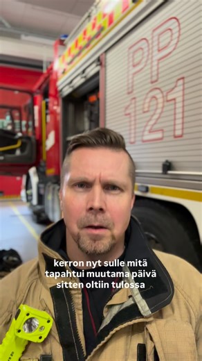 Jos jokainen auttaisi vähän silloin, kun voi – maailma olisi paljon parempi paikka❤️ Pienillä teoilla on iso merkitys. Yksi hymy, yksi hetki voi muuttaa toisen elämän tai pelastaa päivän. Koskaan ei tiedä minkälaista taistelua toinen käy arjessaan, mutta sinä voit olla se syy hymyyn. #palomiesharri #pelastaja #yhdessä #empatia #auttaminen #hyvämieli #hyväkiertämään #positiivisuus | Harri Minkkinen