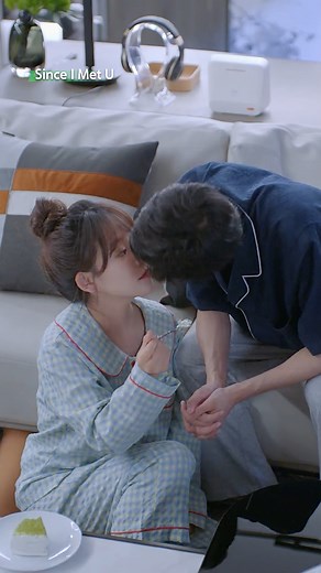 Why does my heart beat so fast?!🥵🫨 #遇见你之后 #SinceIMetU #周峻纬 #ZhouJunwei #金子璇 #JinZixuan #iQIYI #cdrama #sglife #Singapore #love #romance | iQIYI