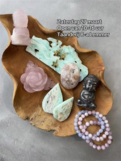 ✨ Morgen (zaterdag 27 maart) zijn we open van 10:00 – 16:00 uur! Kijk nou hoe mooi deze bestelling is… 😍 Een prachtige mix van de prachtigste items, kleuren en energie met zorg uitgekozen door een lieve klant én met liefde samengesteld. En eerlijk… dit is nog maar een kleine greep uit al het moois dat in de winkel ligt 😉 Van edelstenen en mineralen tot sieraden en spirituele cadeaus… er is zóveel te ontdekken ✨ Toe aan iets nieuws voor jezelf of op zoek naar een bijzonder cadeautje? Kom morgen