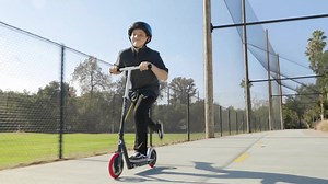 Razor锐哲简约风格两轮滑板车，极限运动的最佳搭档