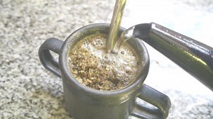 Qué es el mate y cómo se toma. Te lo explica todo la autora del blog Paulina Cocina. Descubre más recetas y consejos en su Facebook https://www.facebook.com/paulinacocina.net.