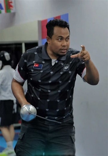 Perfect distance turns defense into attack. That’s fencing intelligence. #allezjohorfencingacademy #johorfencing #johorbahrufencing