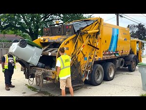 City of Milwaukee Mack LE Leach 2RIII Rear Loader Garbage Truck