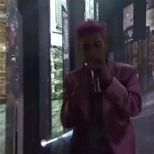 #重低音砲TOP經典舞台LIVE 這在臉書原網址，超過10萬個按讚 ＜FANTASTIC BABY＞、＜BANG BANG BANG＞、＜FXXK IT＞＜ZUTTER＞ cr：ONE and ONLY T.O.P | BIGBANG-Taiwan