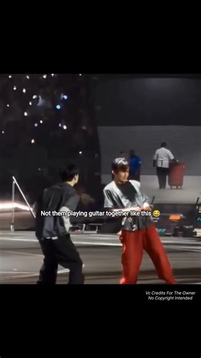 Not them playing guitar together like this 🤣