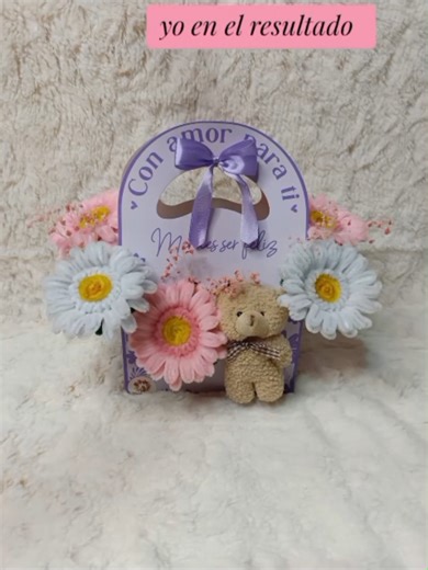 cajita de gerberas y llavero de osito💐 #emprendimiento #limpiapipasflores #floreseternas #flower#parati #detallespersonalizados
